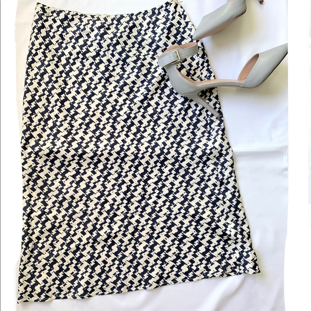 Finity Studio Navy Blue And White Patterned Skirt✰